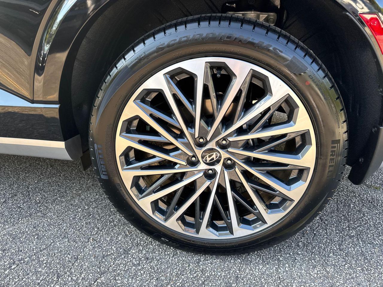 New 2026 Abyss Black HYUNDAI Calligraphy FWD image 21