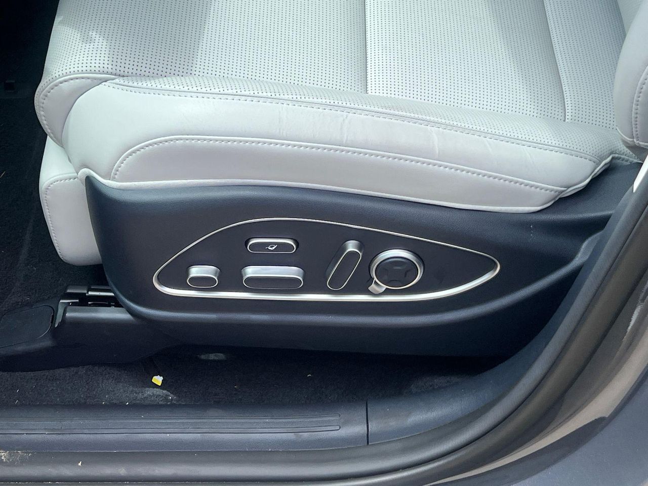 New 2026 Gray Pearl HYUNDAI Calligraphy FWD image 11