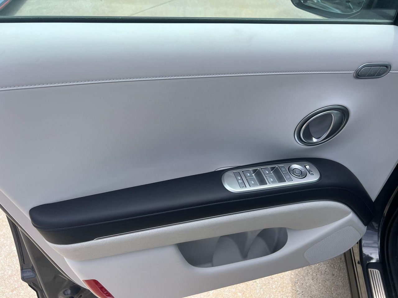 New 2026 Gray Pearl HYUNDAI Calligraphy FWD image 12