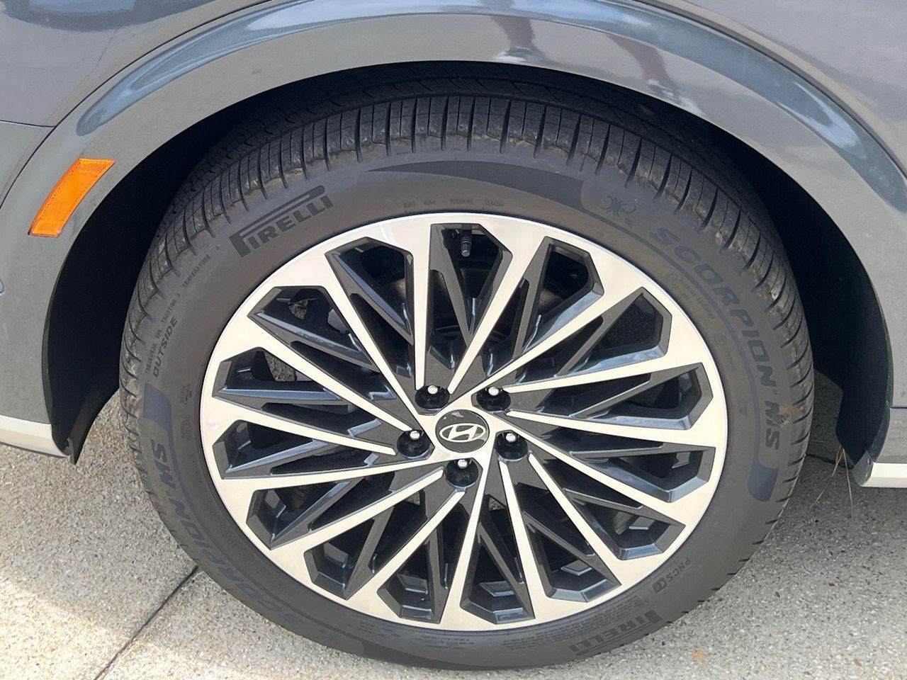 New 2026 Gray Pearl HYUNDAI Calligraphy FWD image 13