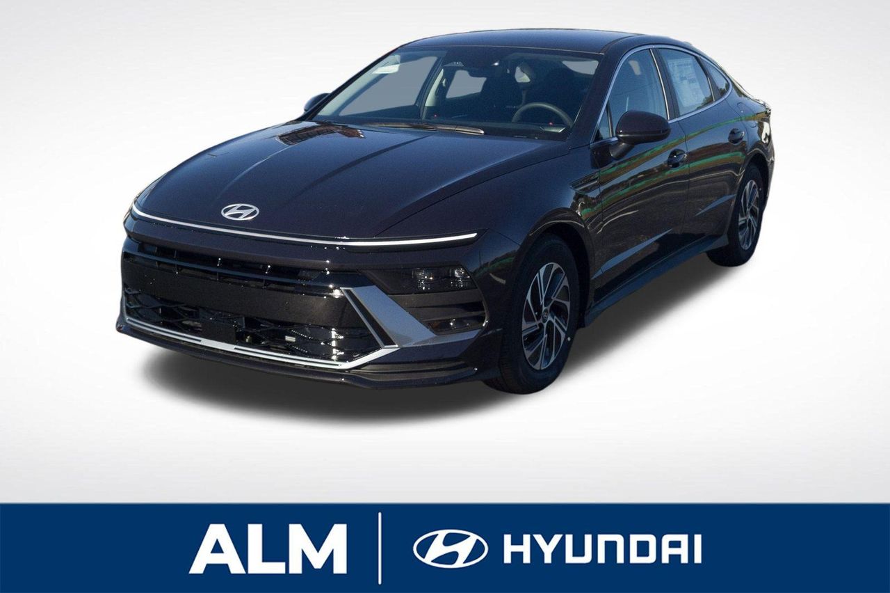 2026 Hyundai Sonata Hybrid Blue's photo