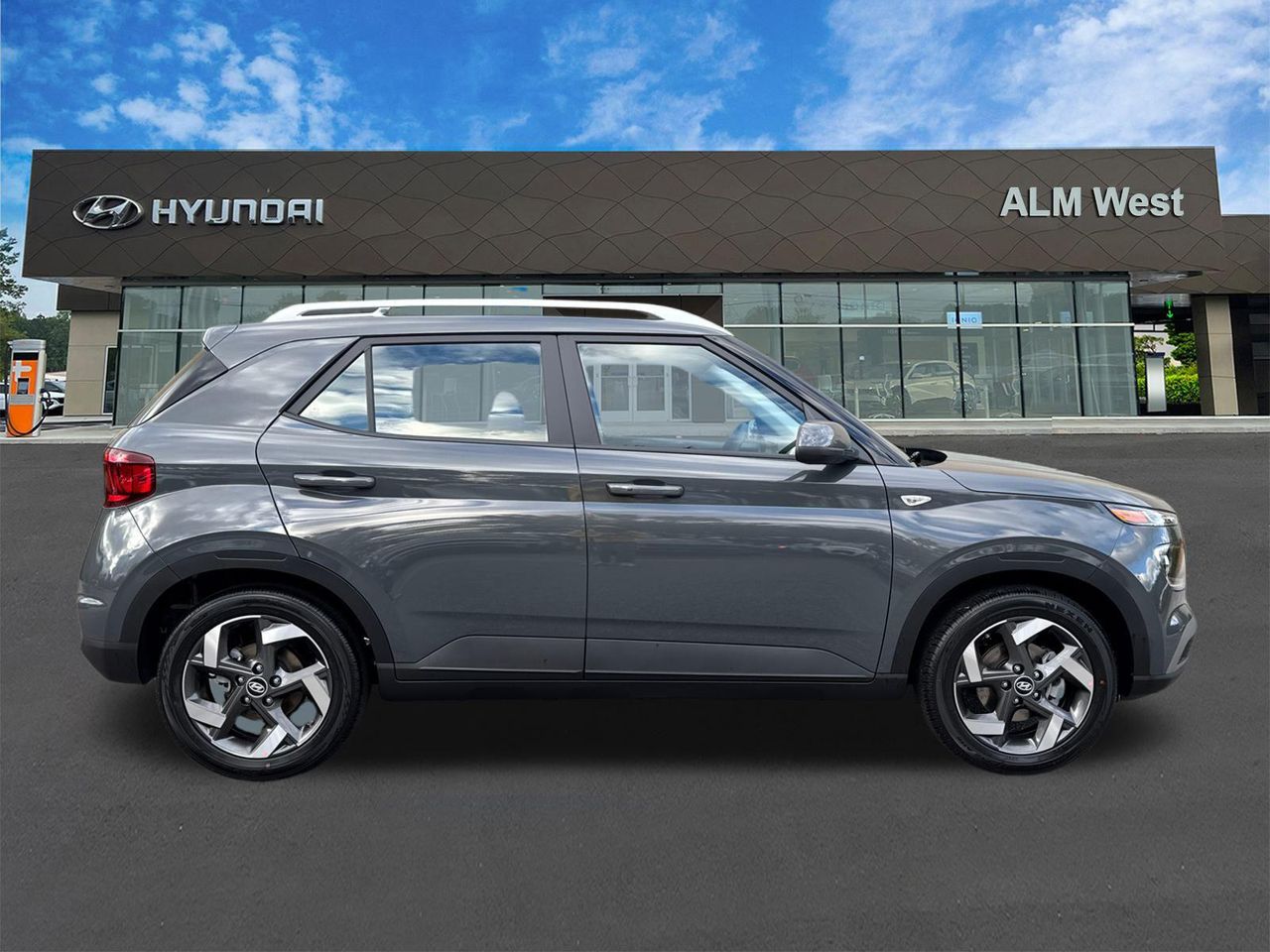 New 2026 Gray HYUNDAI SEL image 5