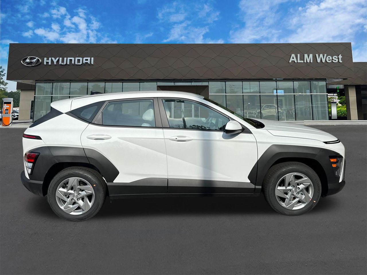 New 2026 White HYUNDAI SE FWD image 5