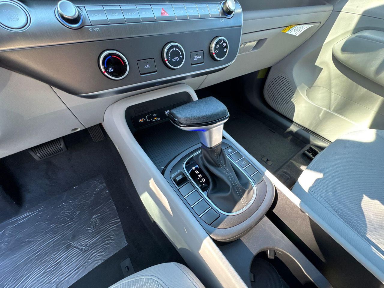 New 2026 Blue Hyundai SE FWD image 32