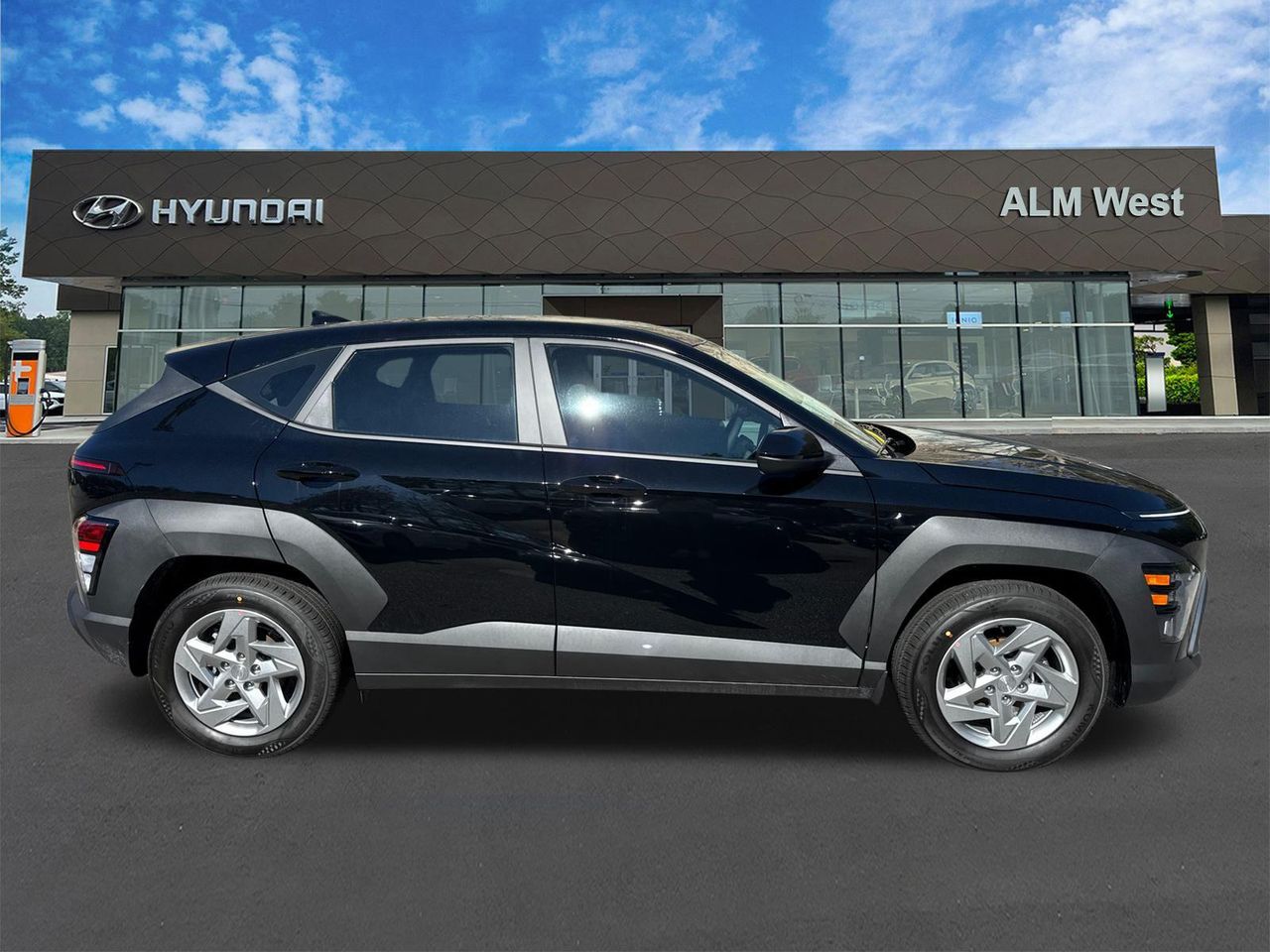 New 2026 Black Hyundai SE FWD image 5