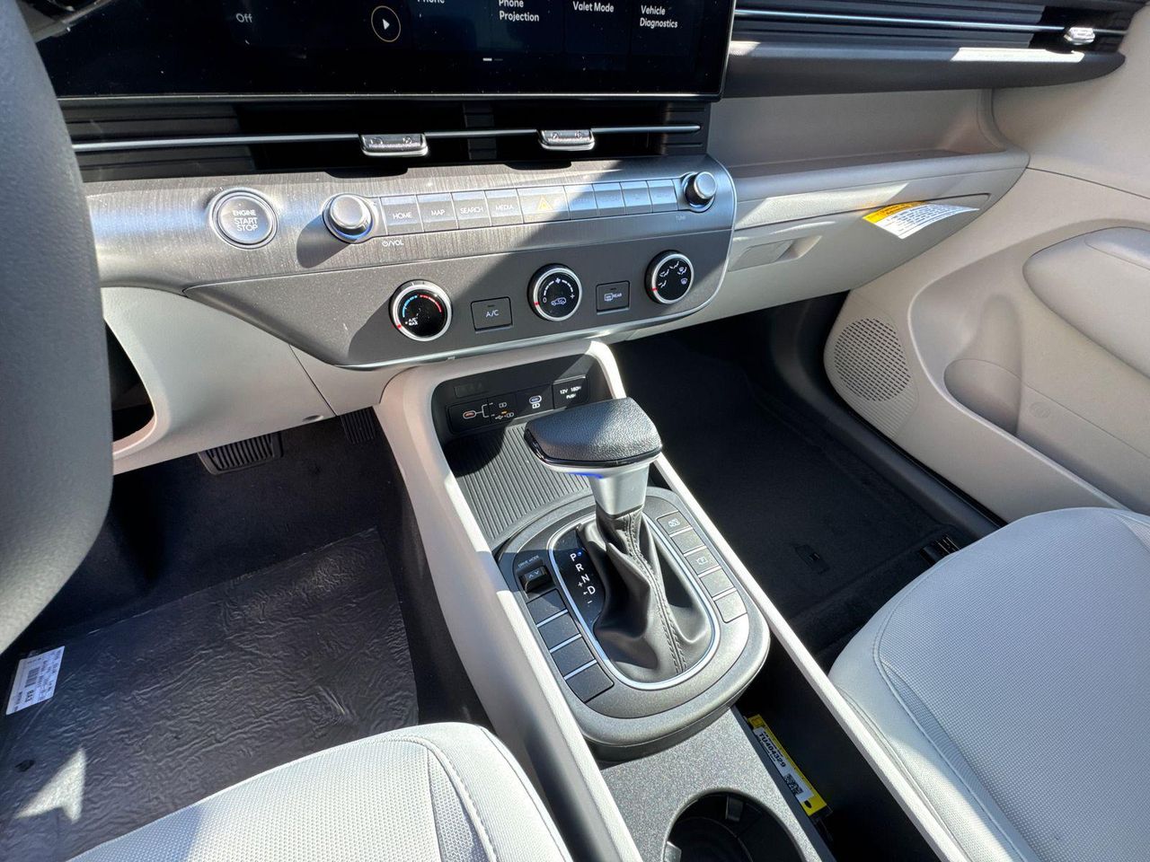 New 2026 Black Hyundai SE FWD image 32