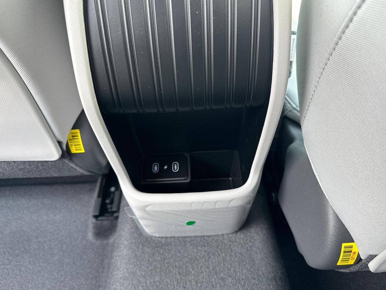 New 2026 White HYUNDAI SE FWD image 25