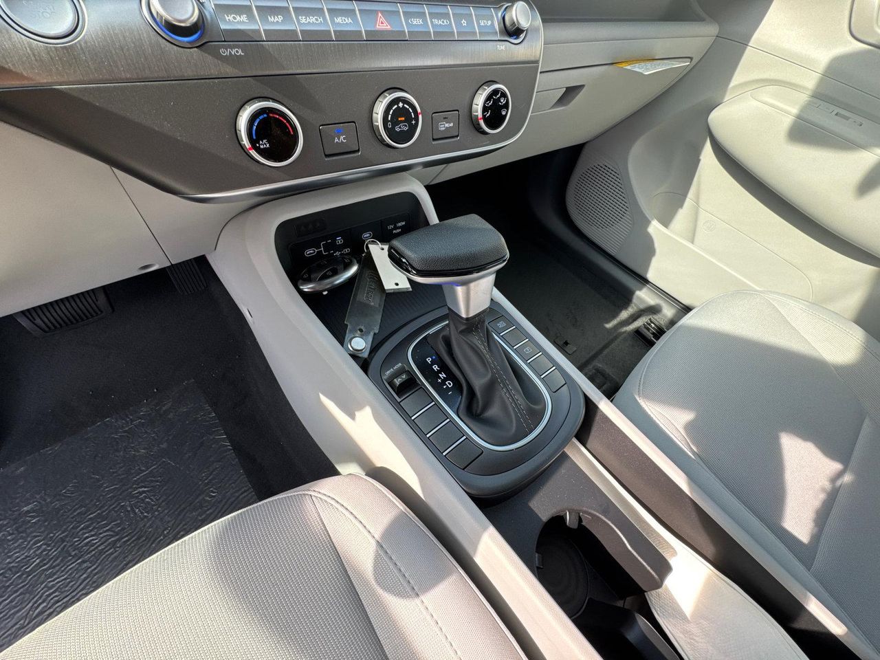 New 2026 White HYUNDAI SE FWD image 31