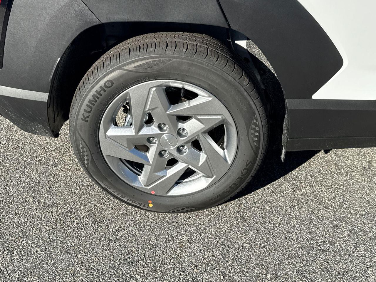 New 2026 White HYUNDAI SE FWD image 18