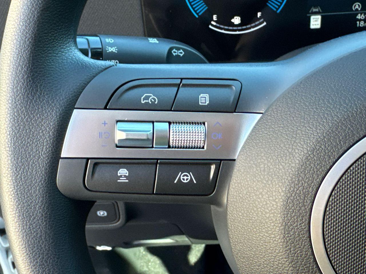 New 2026 White HYUNDAI SE FWD image 26