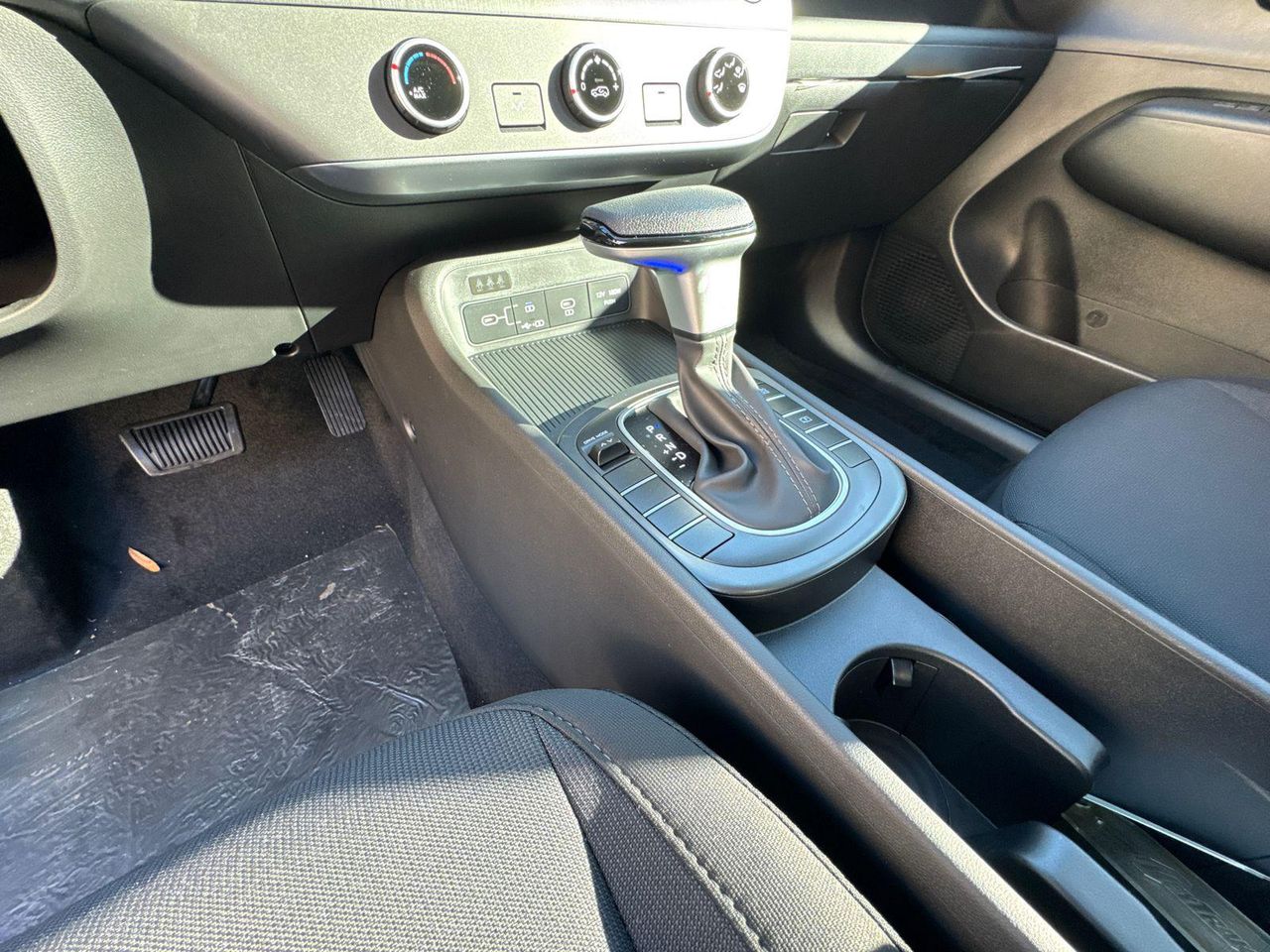 New 2026 White HYUNDAI SE FWD image 31