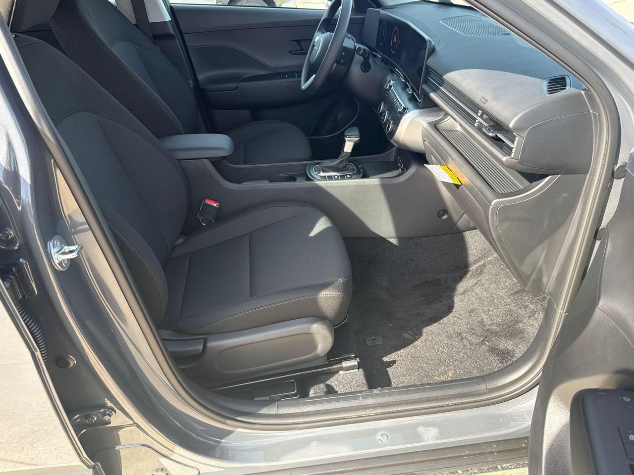New 2026 Gray Pearl HYUNDAI SE FWD image 14