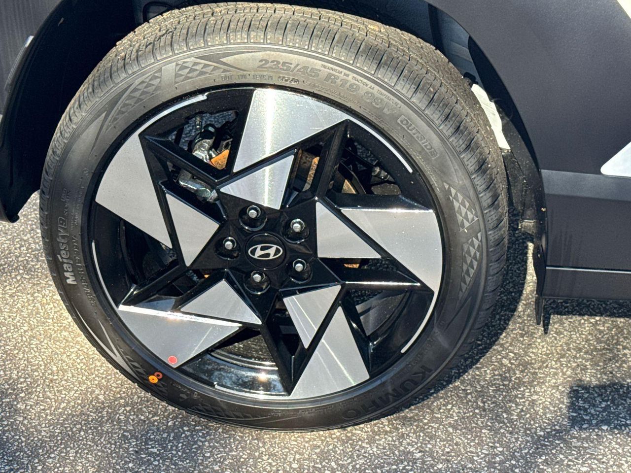 New 2026 White Hyundai Limited FWD image 18