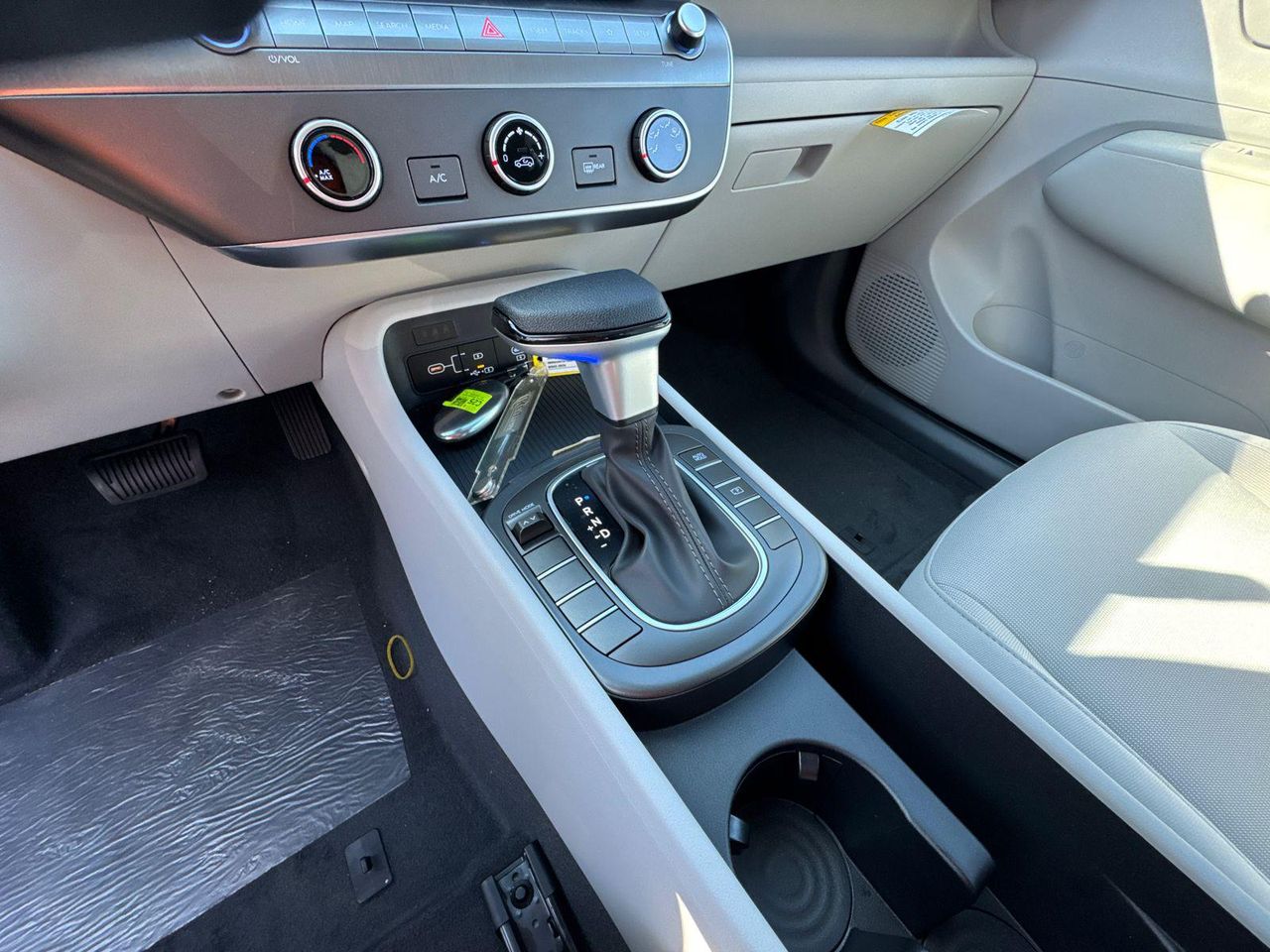 New 2026 Green Hyundai SE FWD image 31