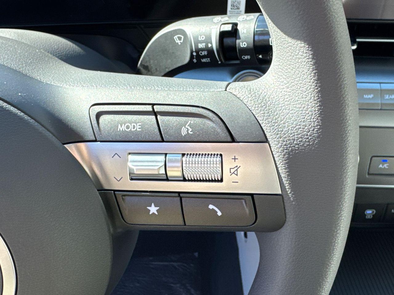 New 2026 Cyber Gray Metallic HYUNDAI SE FWD image 28