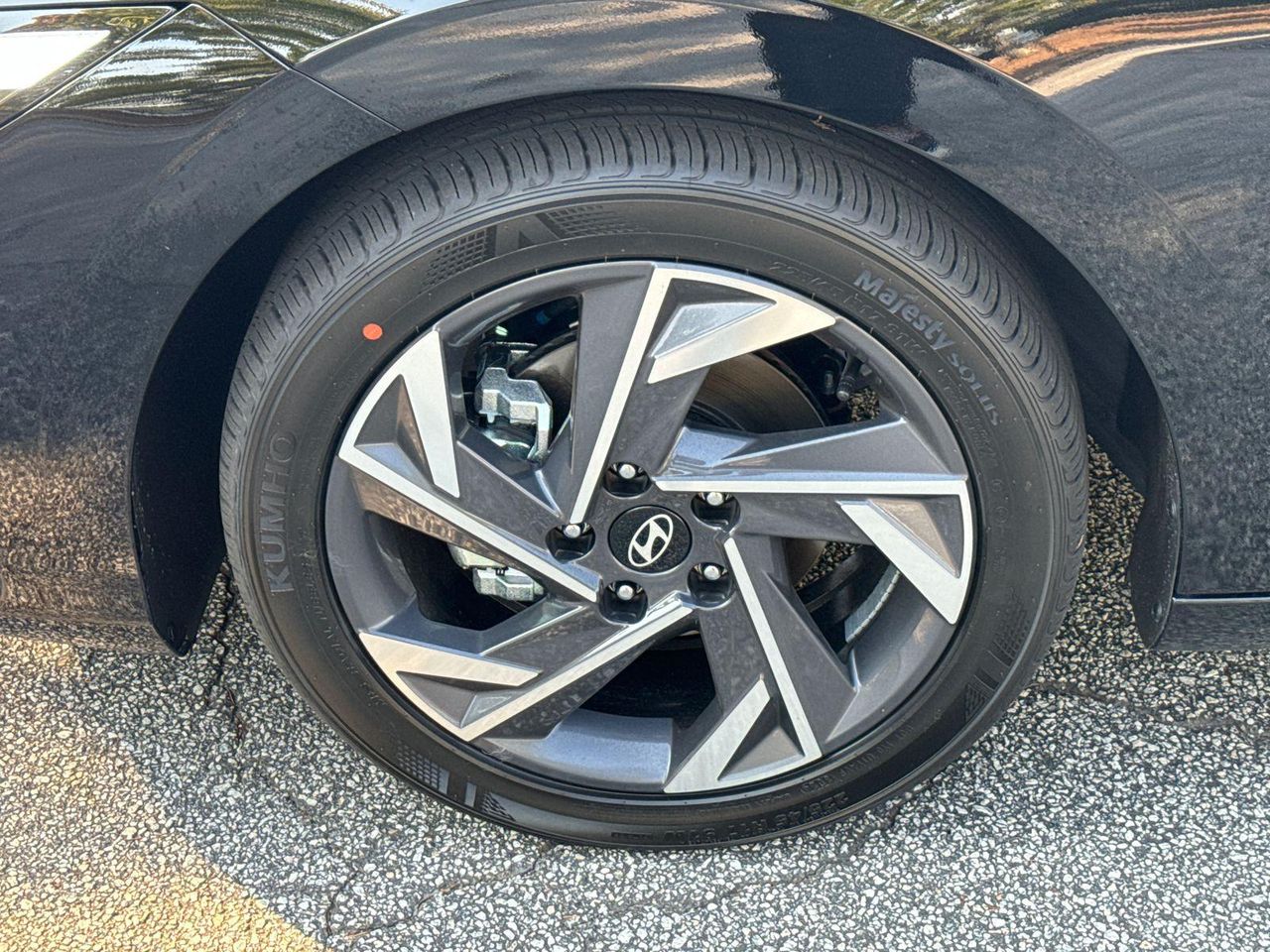 New 2025 Abyss Black HYUNDAI SEL Sport image 12