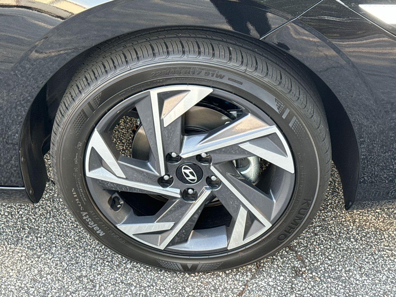 New 2025 Abyss Black HYUNDAI SEL Sport image 13