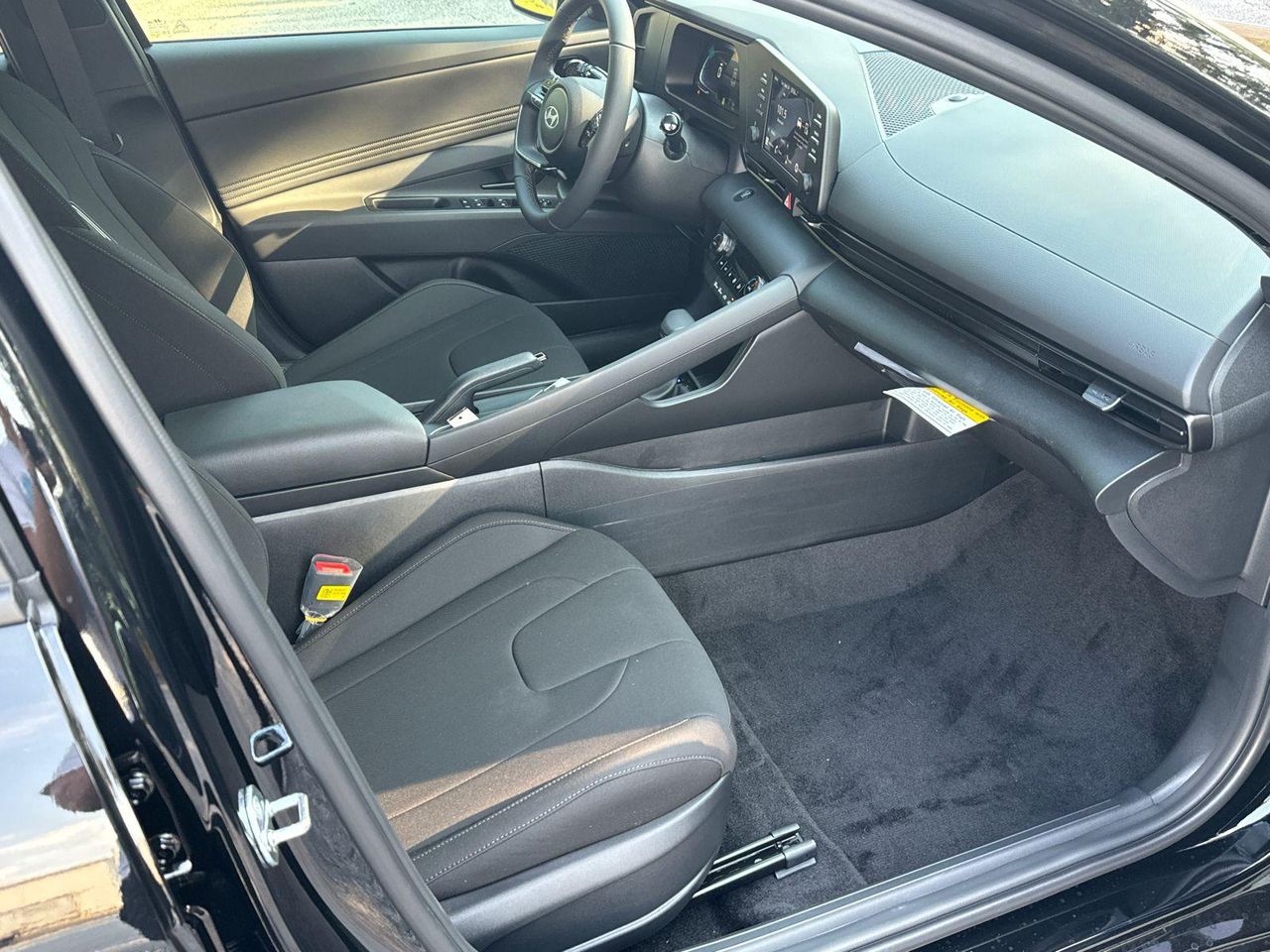 New 2025 Abyss Black HYUNDAI SEL Sport image 14
