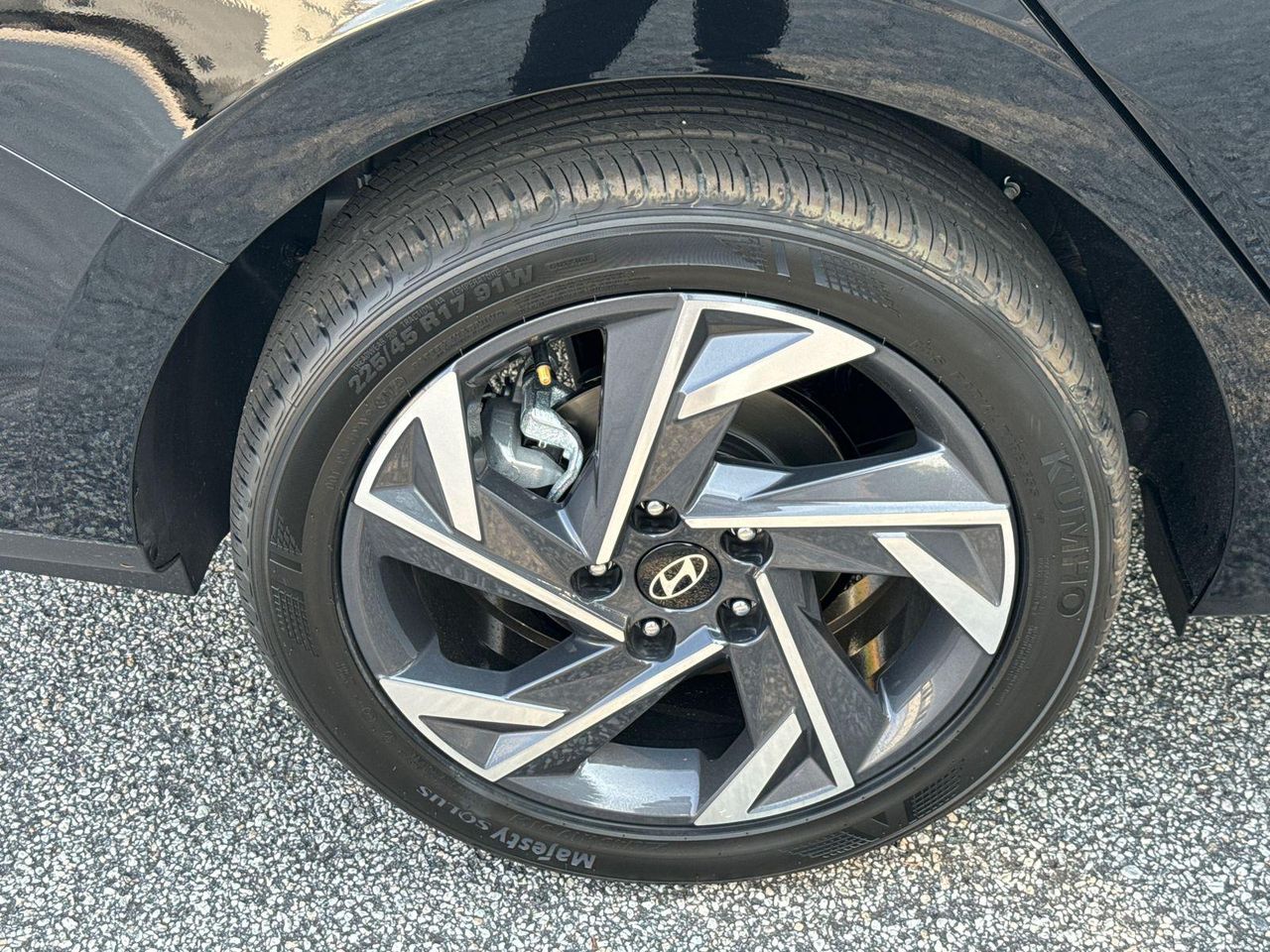 New 2025 Abyss Black HYUNDAI SEL Sport image 18