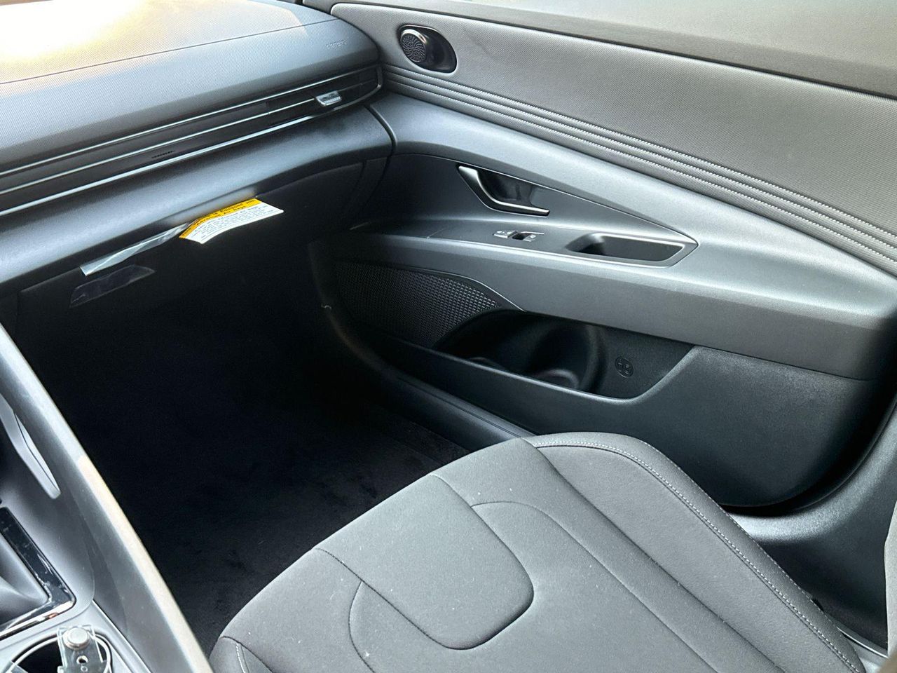New 2025 Abyss Black HYUNDAI SEL Sport image 23