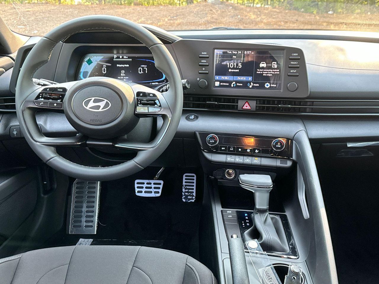 New 2025 Abyss Black HYUNDAI SEL Sport image 24