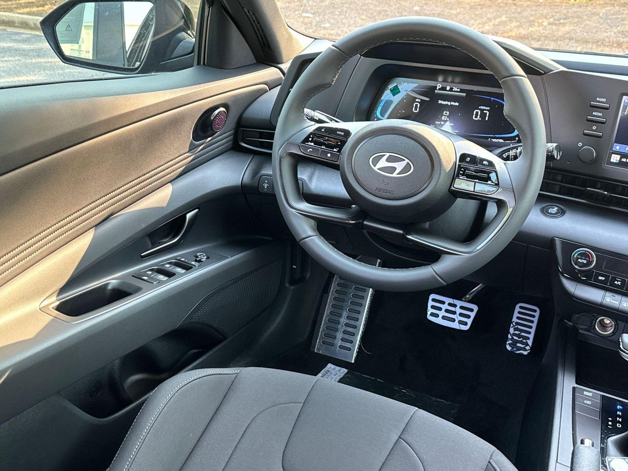 New 2025 Abyss Black HYUNDAI SEL Sport image 25