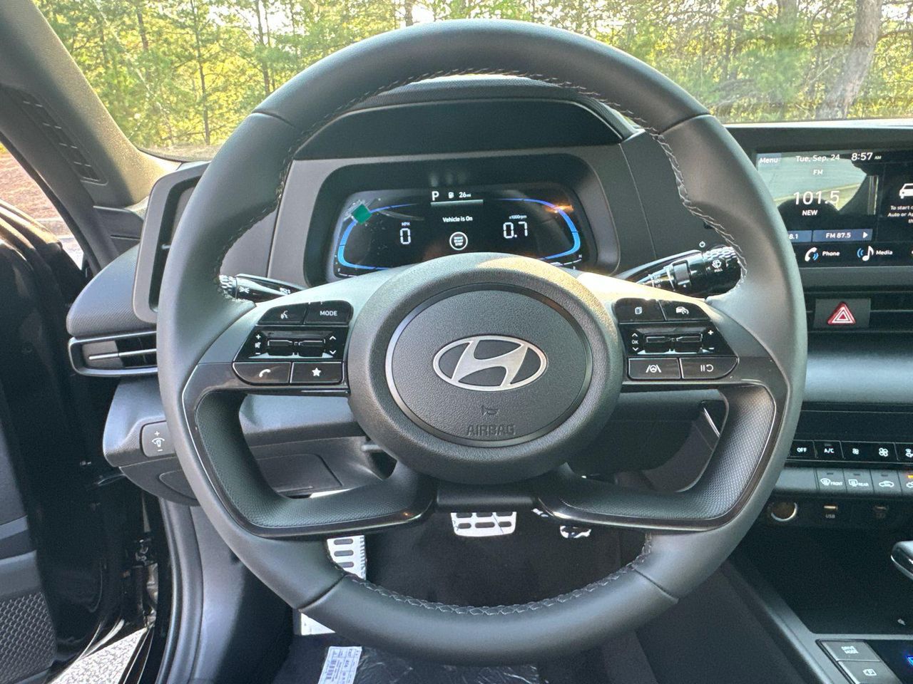 New 2025 Abyss Black HYUNDAI SEL Sport image 26