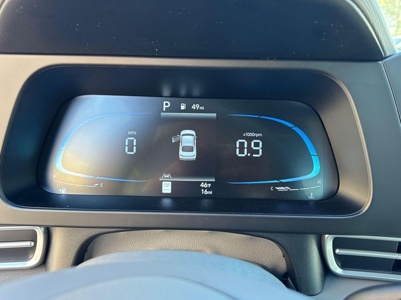 New 2026 Gray HYUNDAI SEL Sport Premium image 28