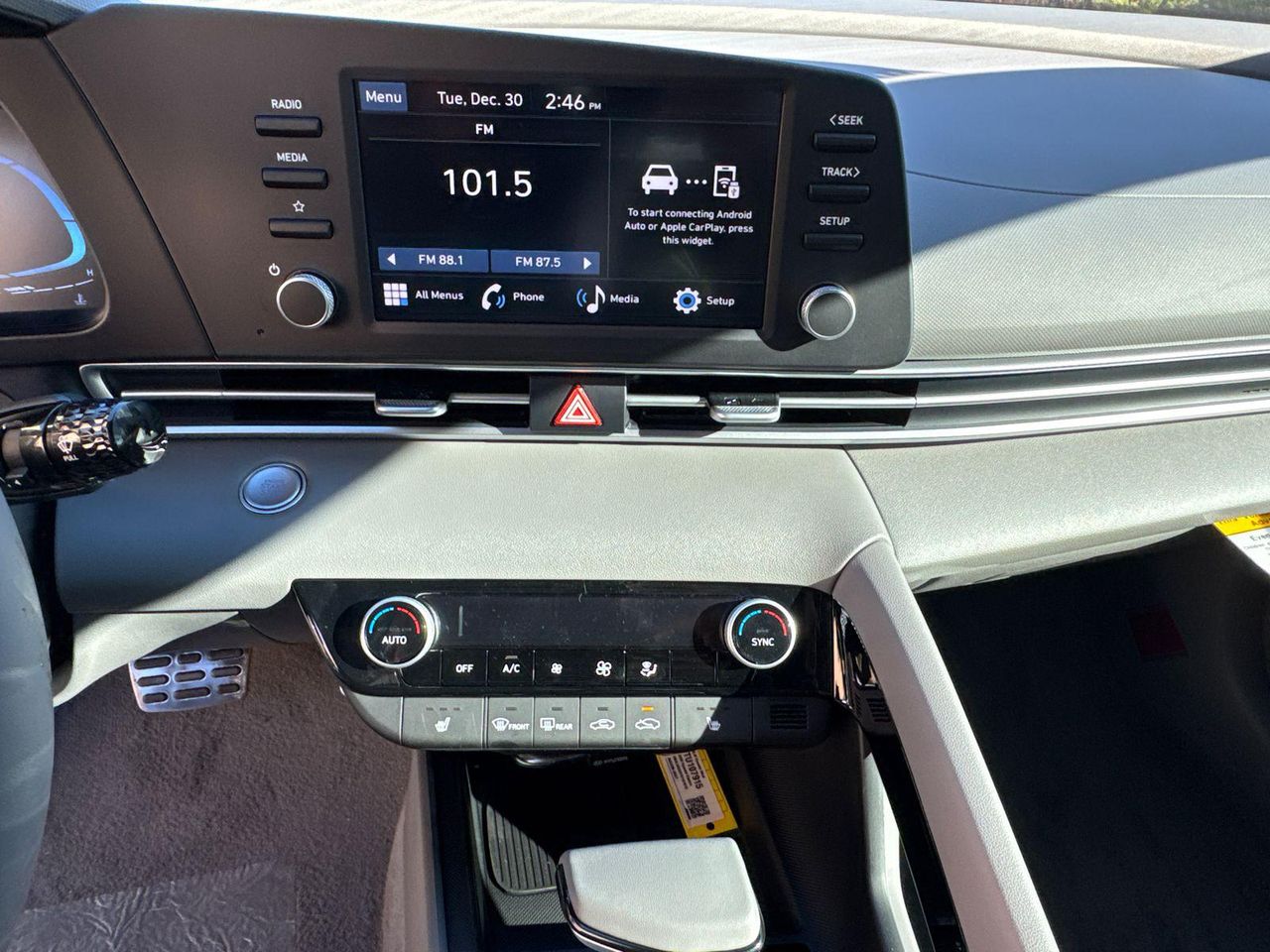 New 2026 Gray HYUNDAI SEL Sport Premium image 29