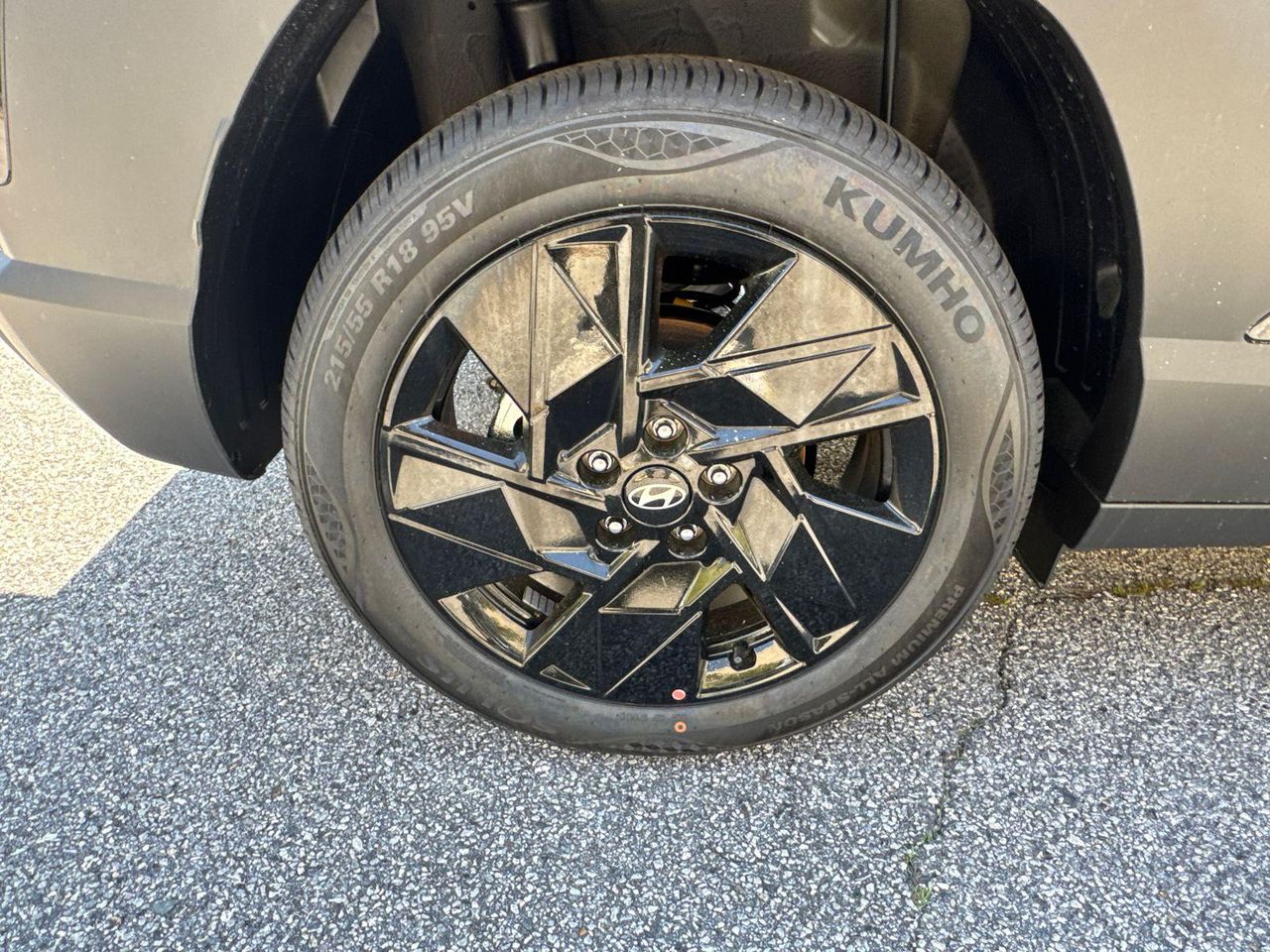 New 2026 Abyss Black HYUNDAI SEL Sport FWD image 18