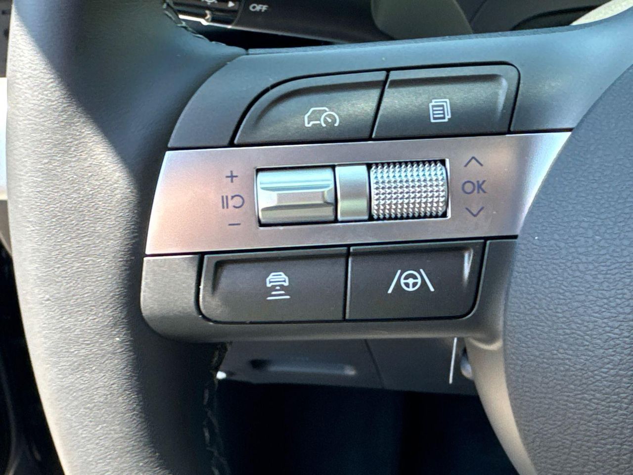 New 2026 Abyss Black HYUNDAI SEL Sport FWD image 26
