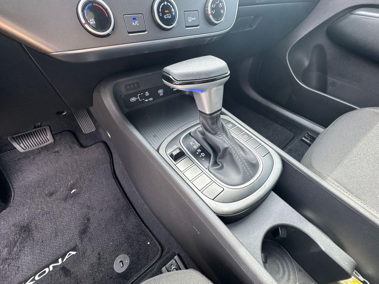 New 2026 Black HYUNDAI SE FWD image 31