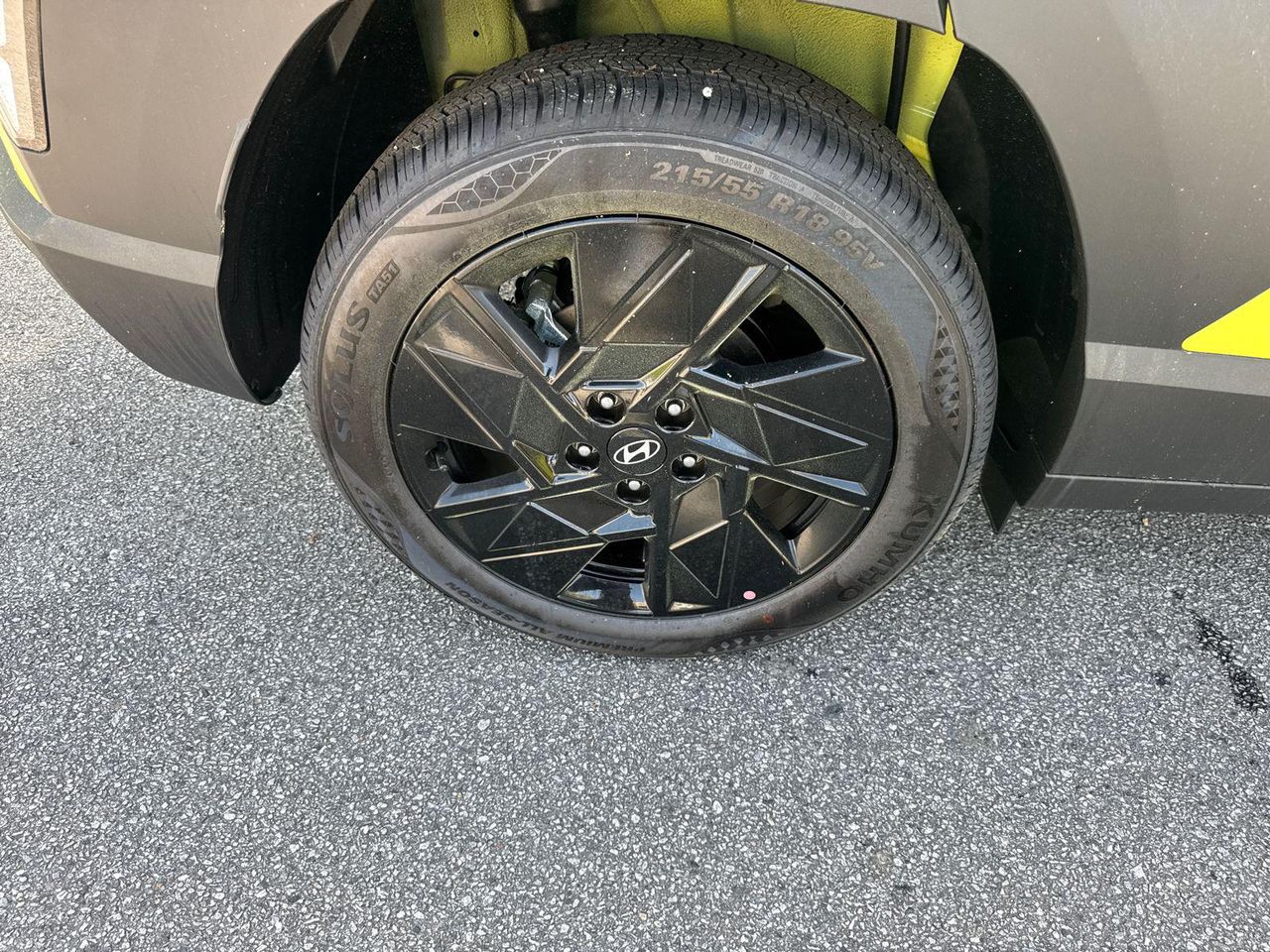 New 2026 Yellow HYUNDAI SEL Sport FWD image 18