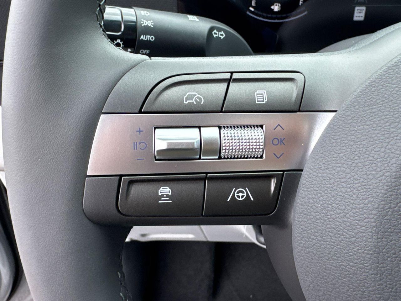 New 2026 Cyber Gray Metallic HYUNDAI SEL Sport FWD image 26