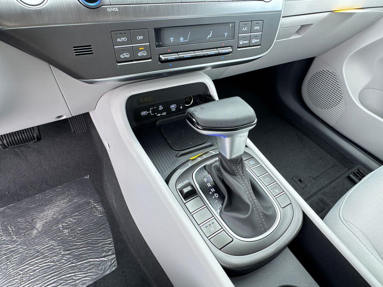 New 2026 Cyber Gray Metallic HYUNDAI SEL Sport FWD image 31