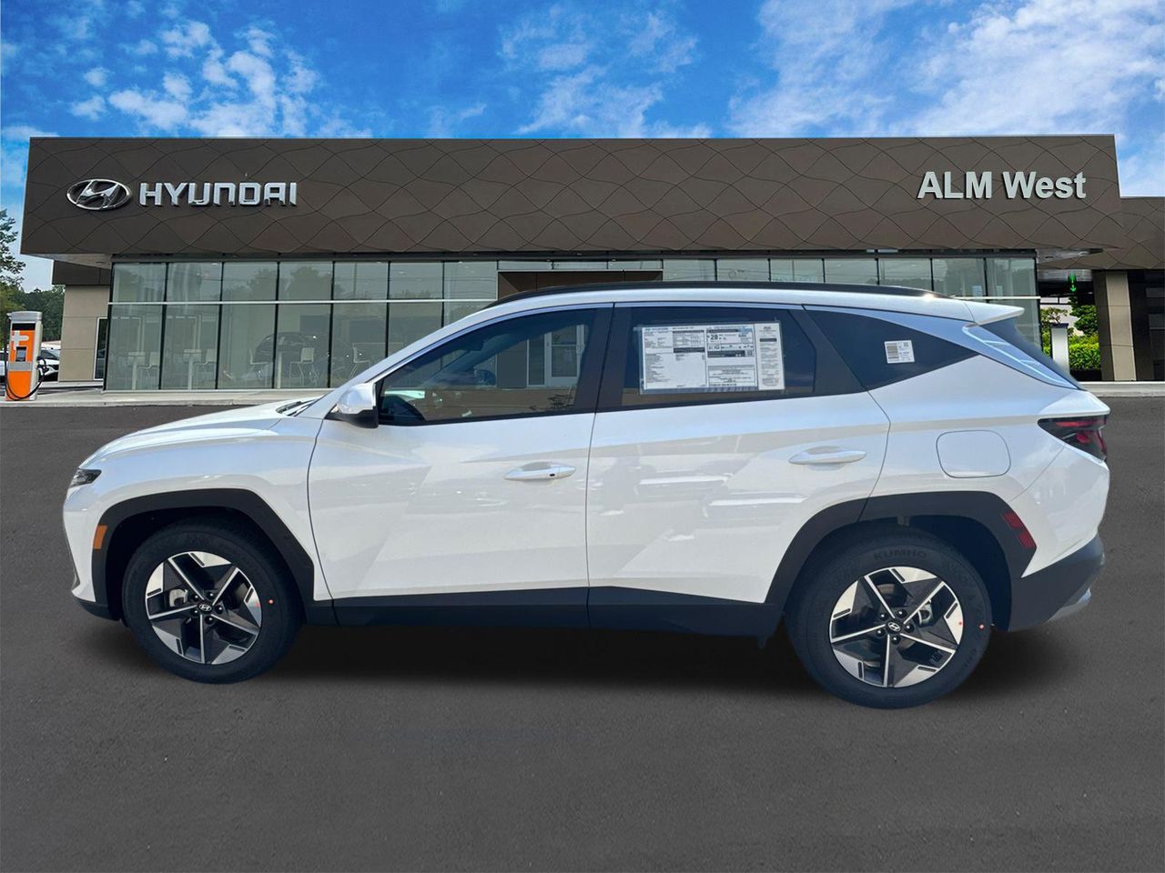 New 2026 White Pearl HYUNDAI SEL FWD image 9