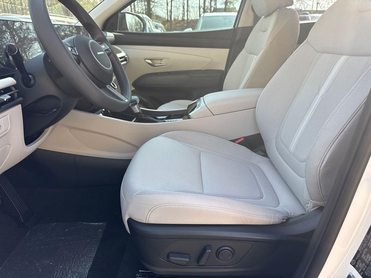 New 2026 White Pearl HYUNDAI SEL FWD image 10