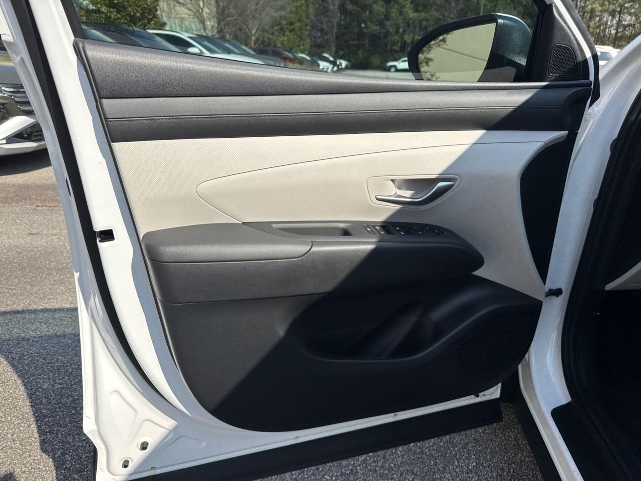New 2026 White Pearl HYUNDAI SEL FWD image 11