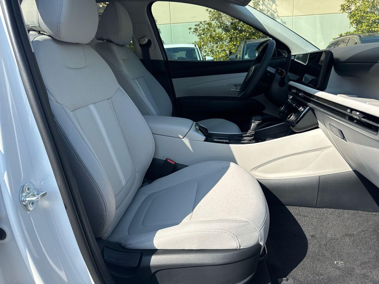New 2026 White Pearl HYUNDAI SEL FWD image 14