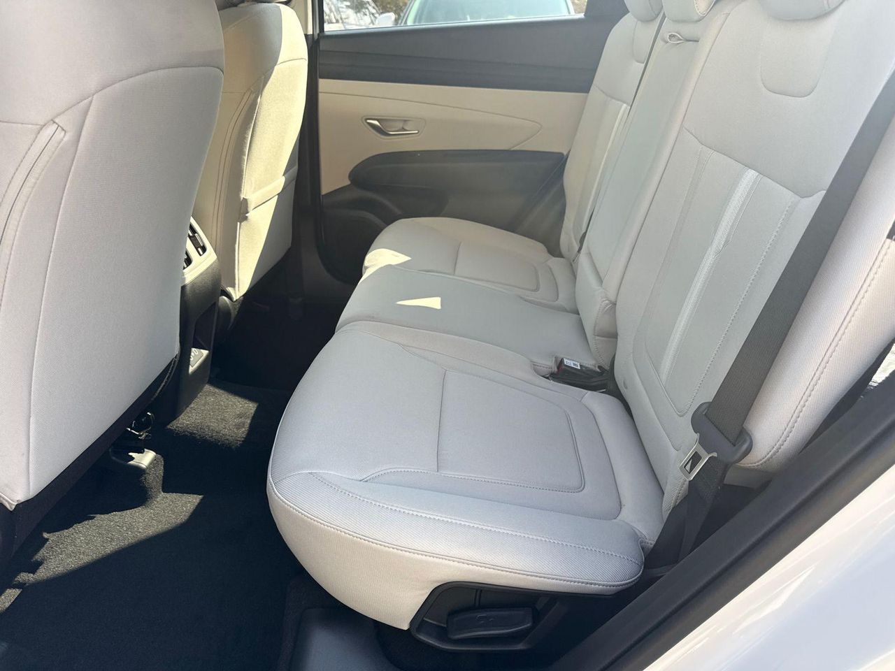 New 2026 White Pearl HYUNDAI SEL FWD image 22