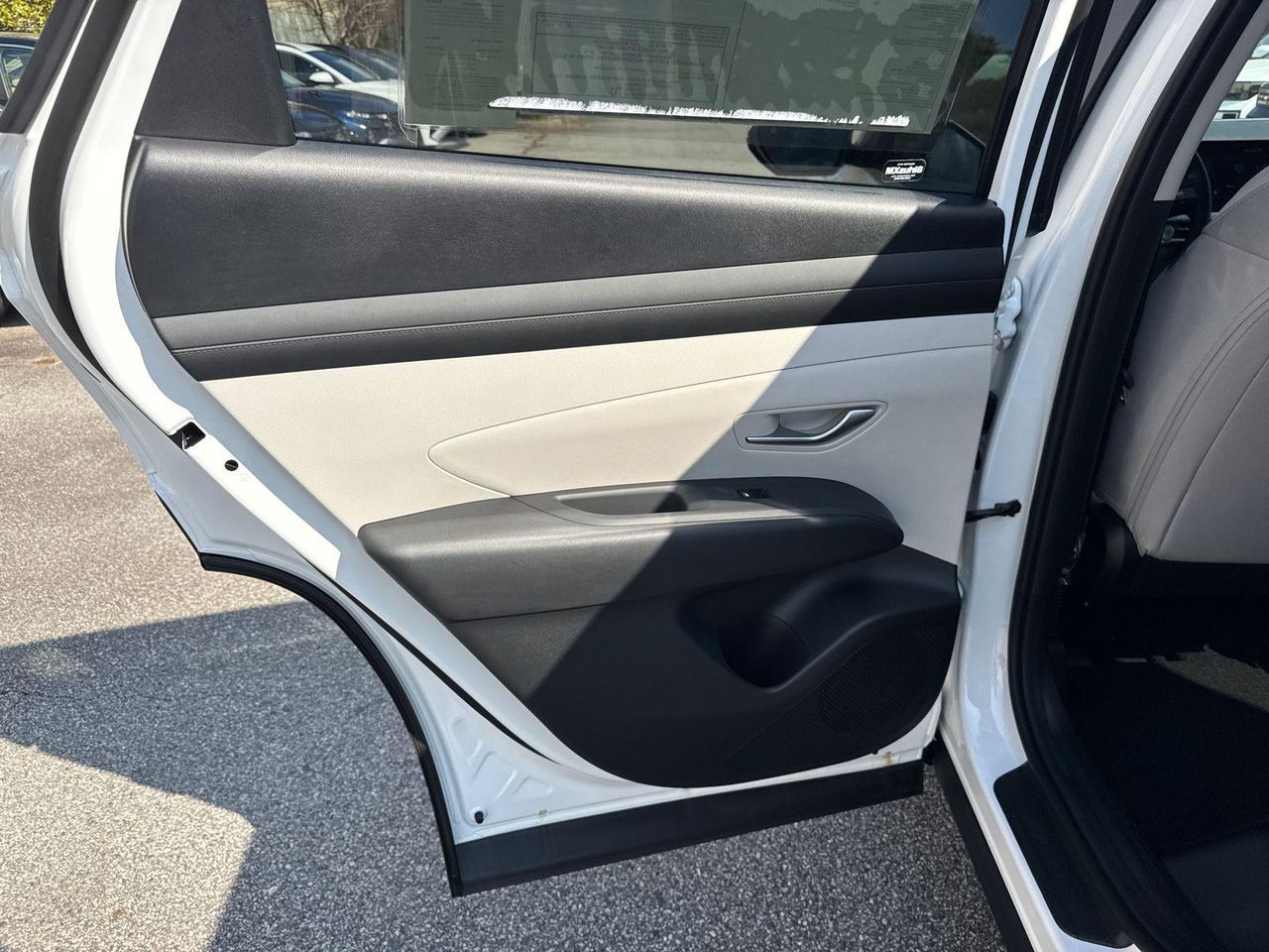 New 2026 White Pearl HYUNDAI SEL FWD image 23