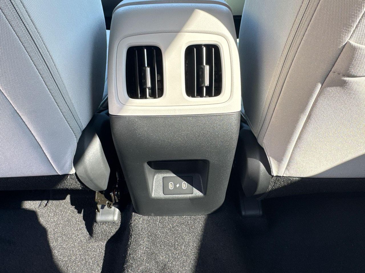 New 2026 White Pearl HYUNDAI SEL FWD image 26