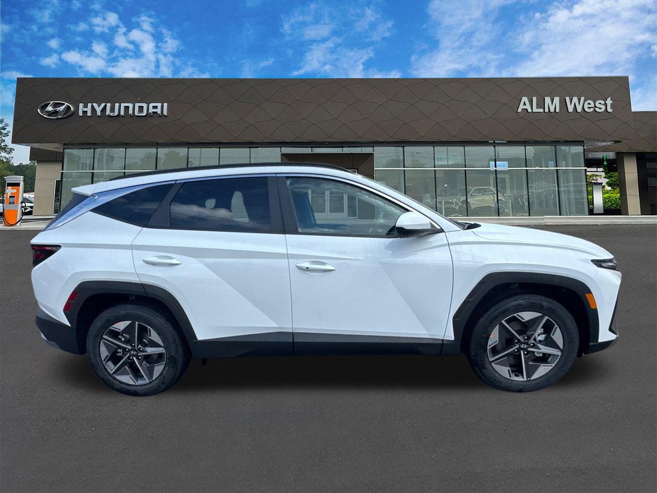 New 2026 White HYUNDAI SEL FWD image 5