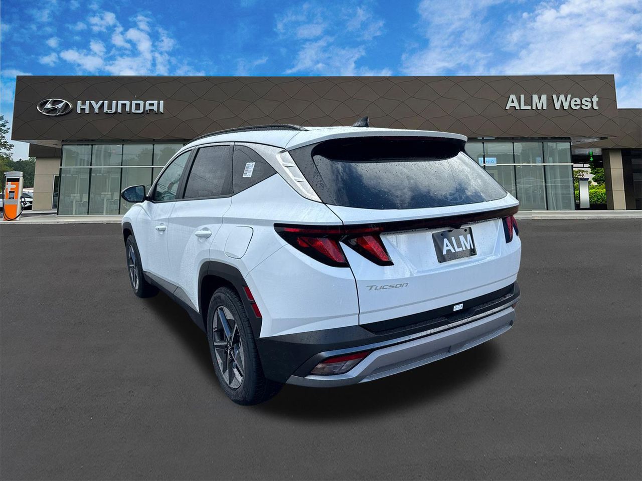 New 2026 White HYUNDAI SEL FWD image 8