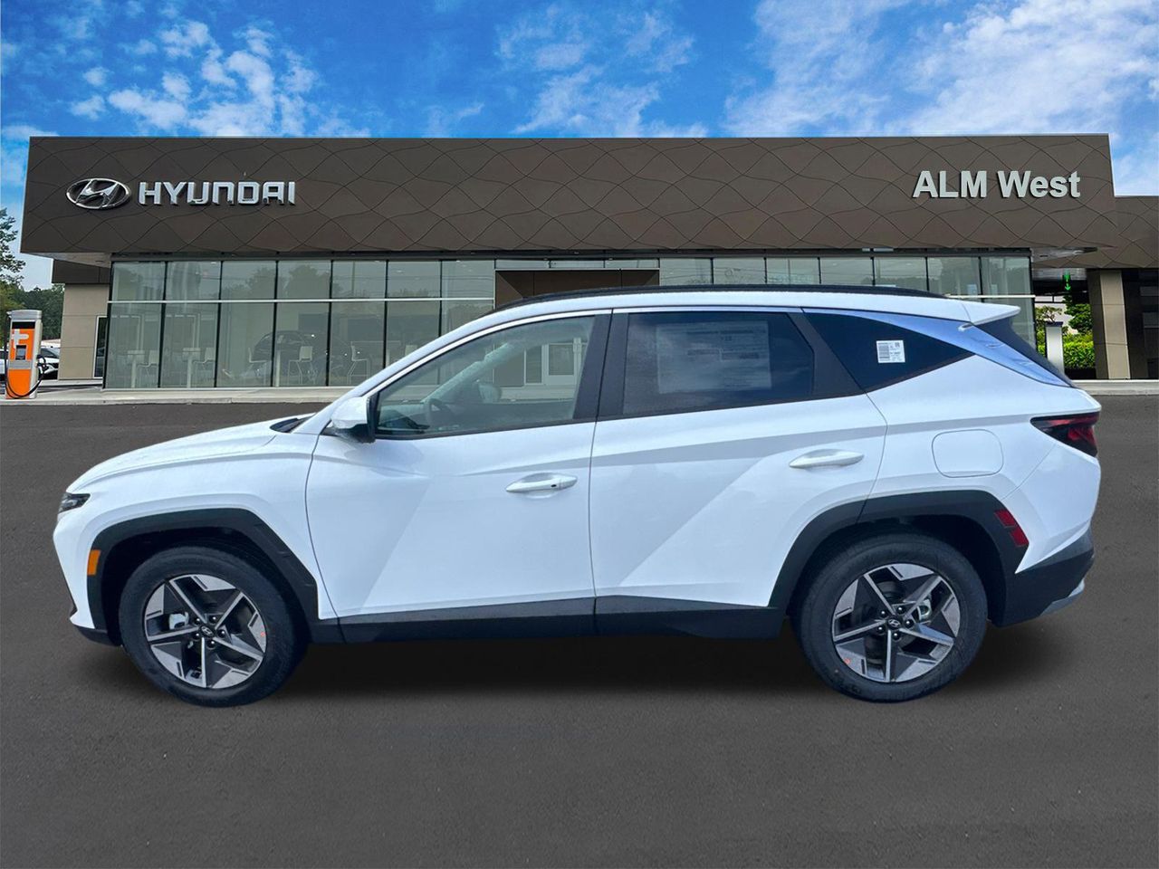 New 2026 White HYUNDAI SEL FWD image 9