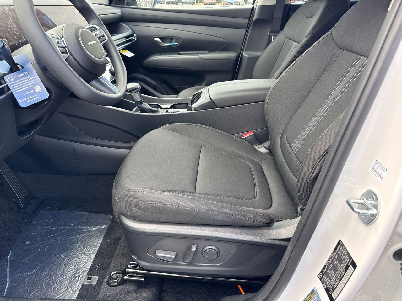 New 2026 White HYUNDAI SEL FWD image 10