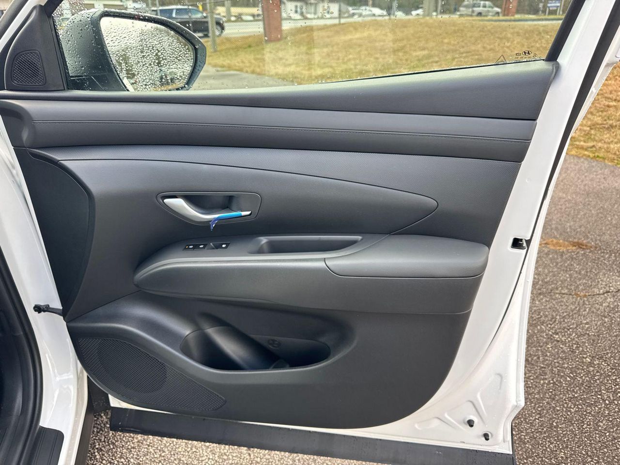 New 2026 White HYUNDAI SEL FWD image 15