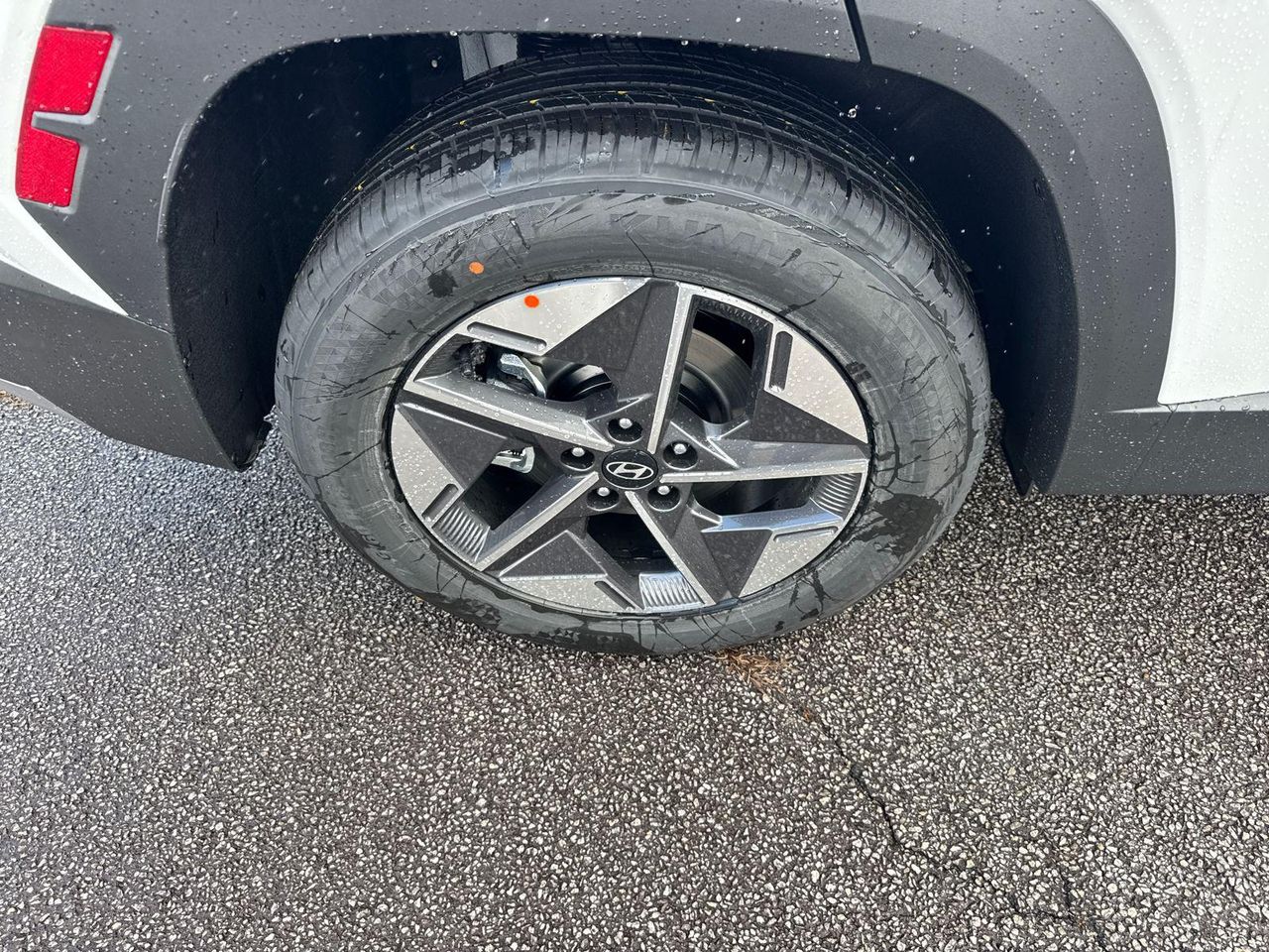 New 2026 White HYUNDAI SEL FWD image 18