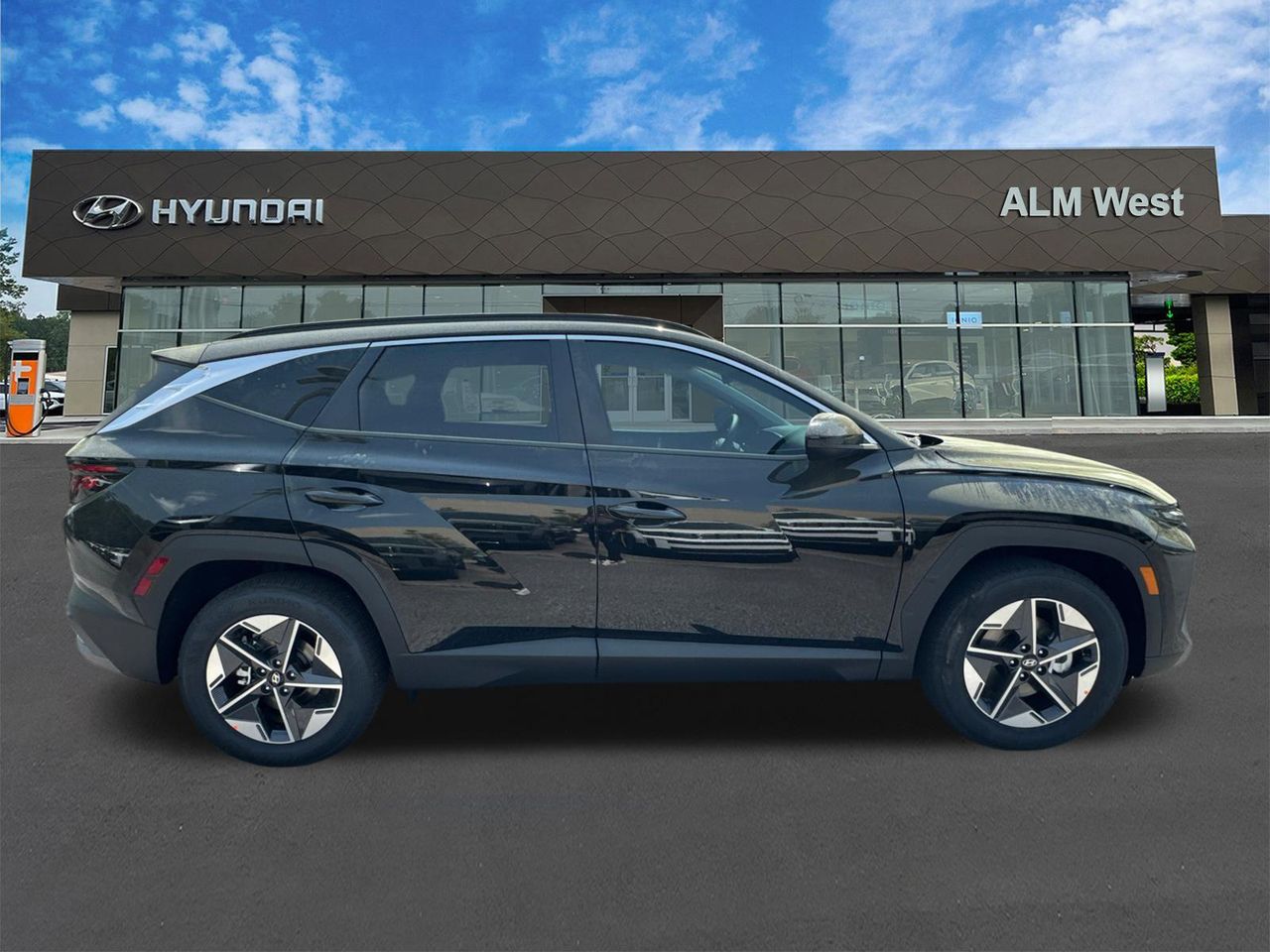 New 2026 Black HYUNDAI SEL FWD image 5