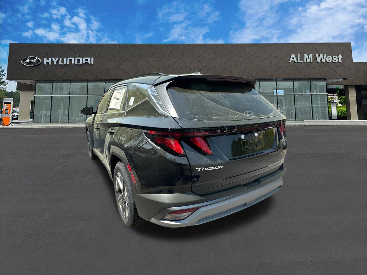 New 2026 Black HYUNDAI SEL FWD image 8
